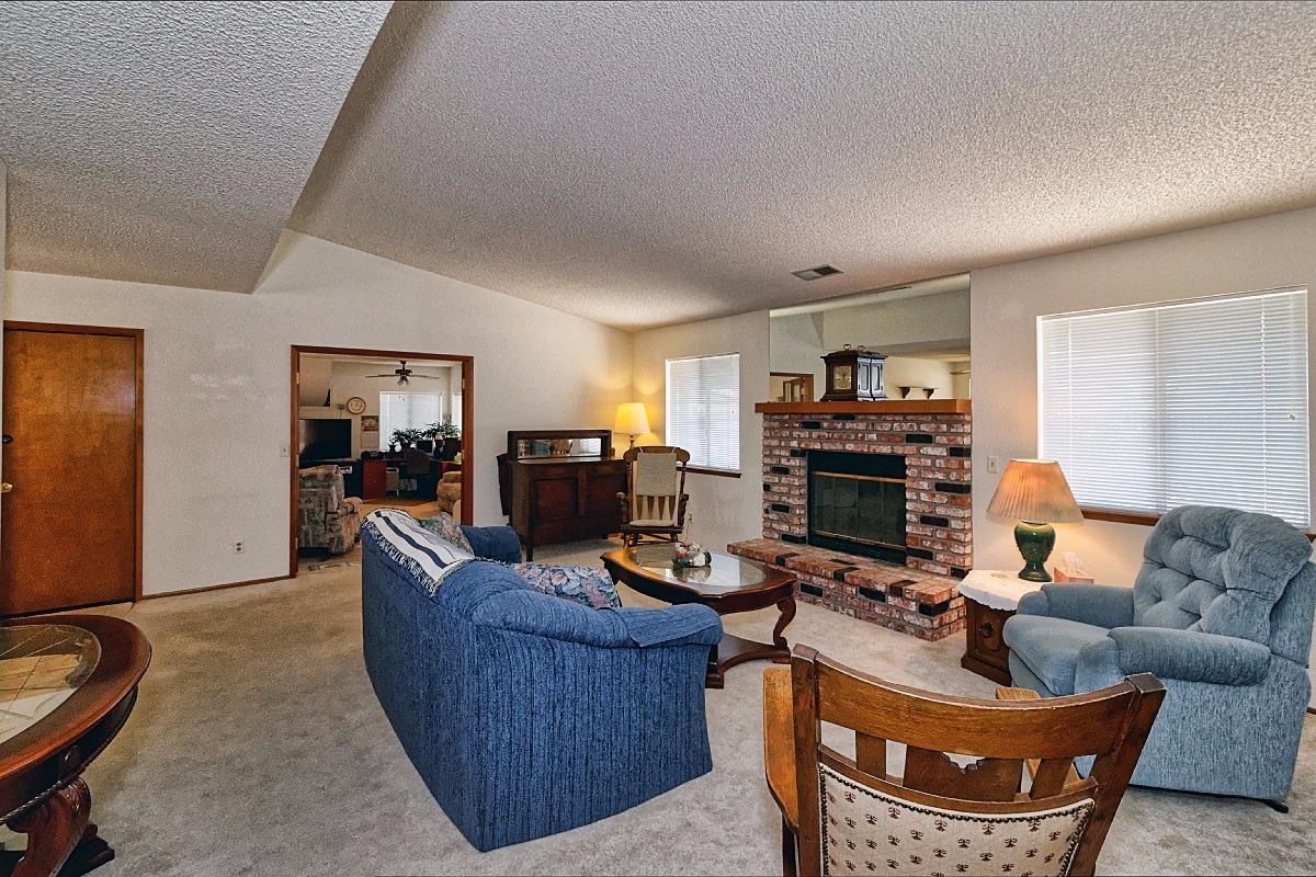 21111 Caribou Ave, Apple Valley, CA 92308 photo 3