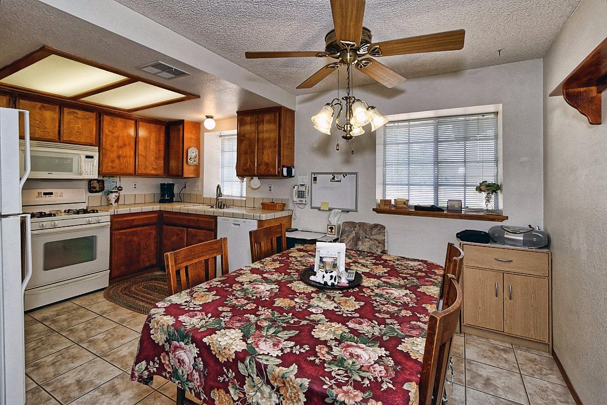 21111 Caribou Ave, Apple Valley, CA 92308 photo 6