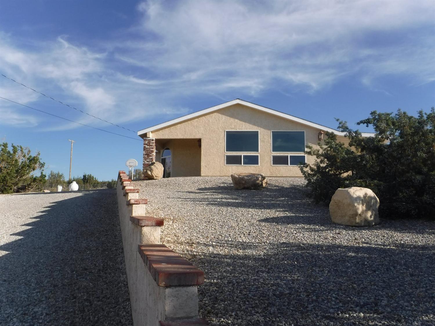 1237 Barkley Ranch Rd, Pinon Hills, CA 92372 photo 2