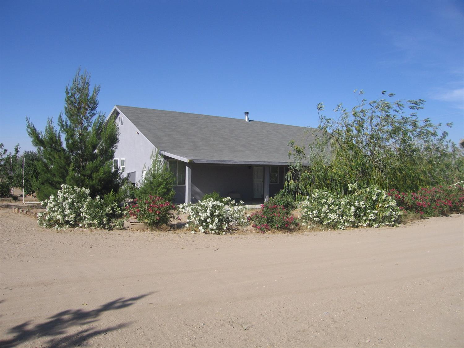 10281 Riggins Rd, Phelan, CA 92371 photo 1