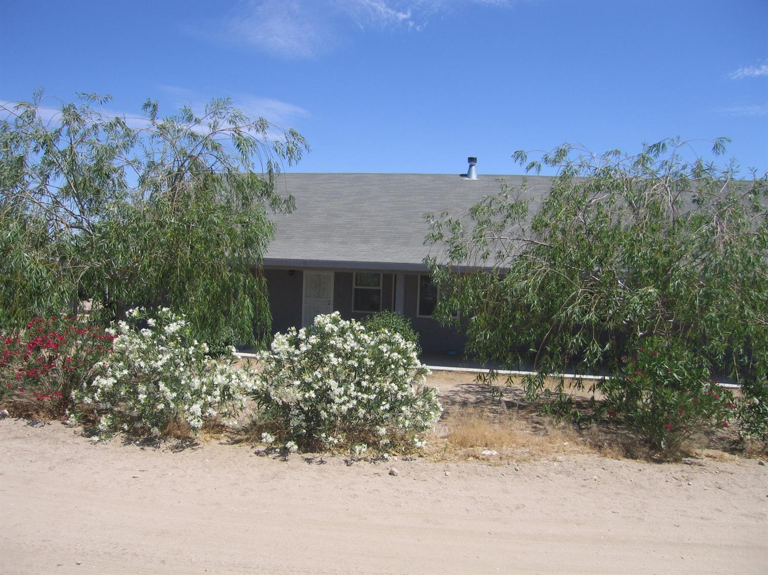 10281 Riggins Rd, Phelan, CA 92371 photo 2