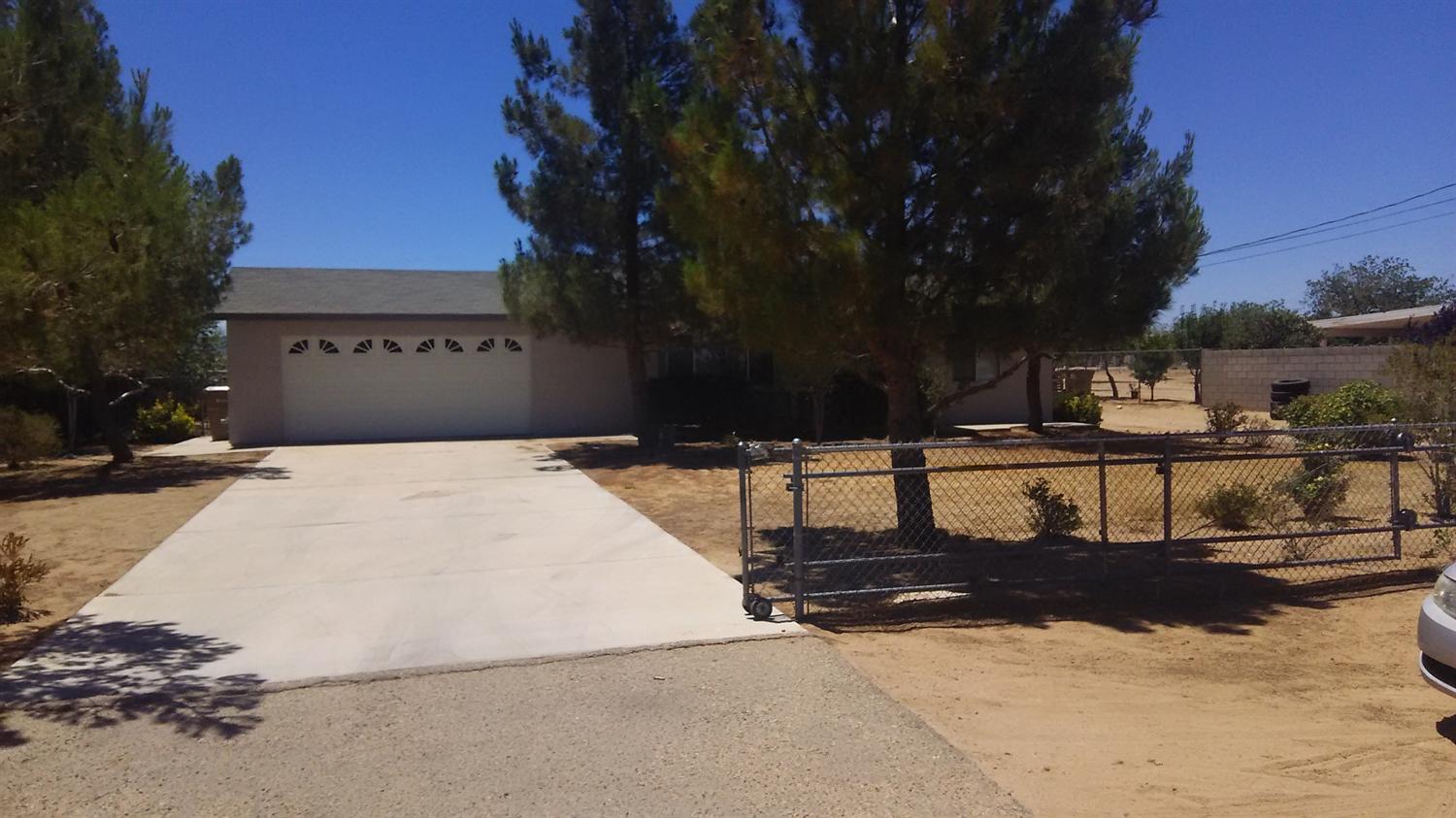 16591 Lilac St, Hesperia, CA 92345 photo 1