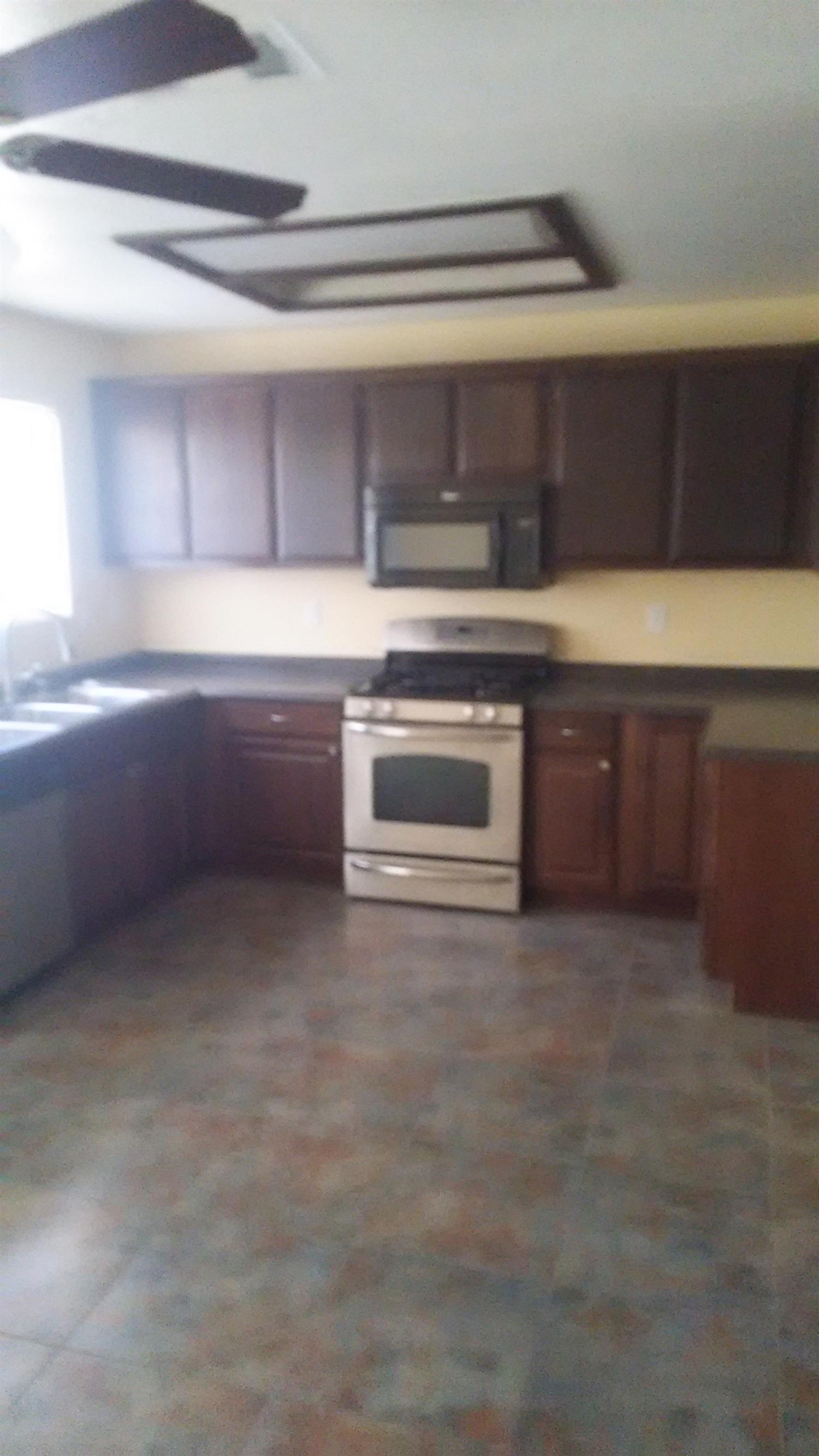 16591 Lilac St, Hesperia, CA 92345 photo 3