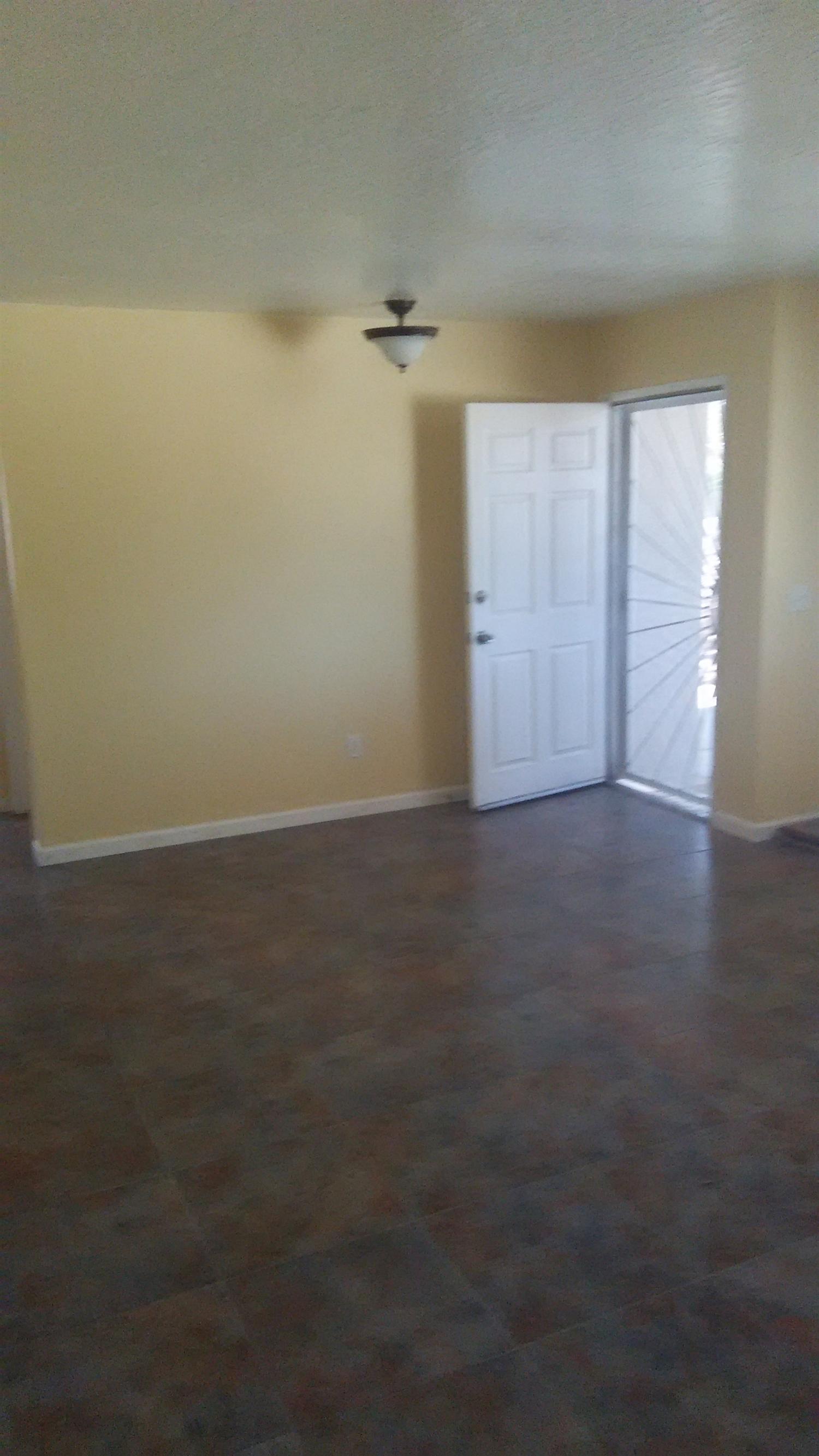 16591 Lilac St, Hesperia, CA 92345 photo 2