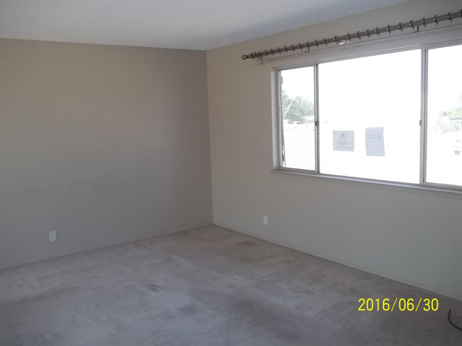 11350 Shahaptain Ave, Hesperia, CA 92345 photo 2