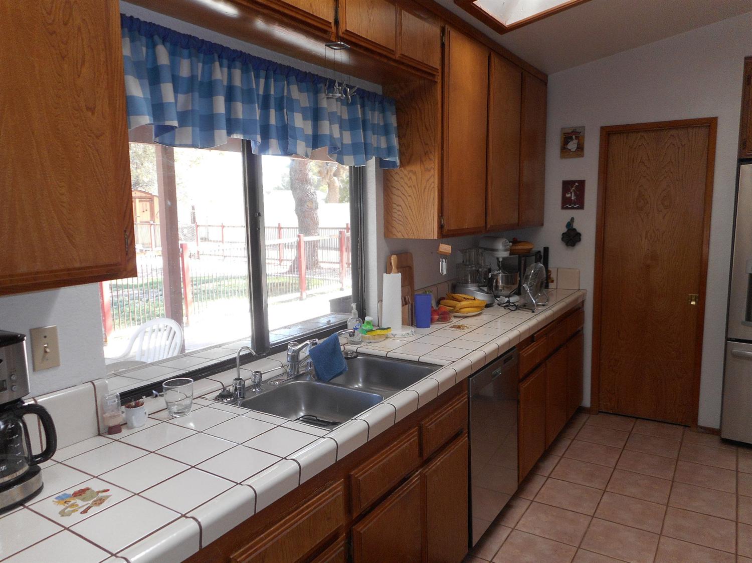 Undisclosed, Apple Valley, CA 92308 photo 17