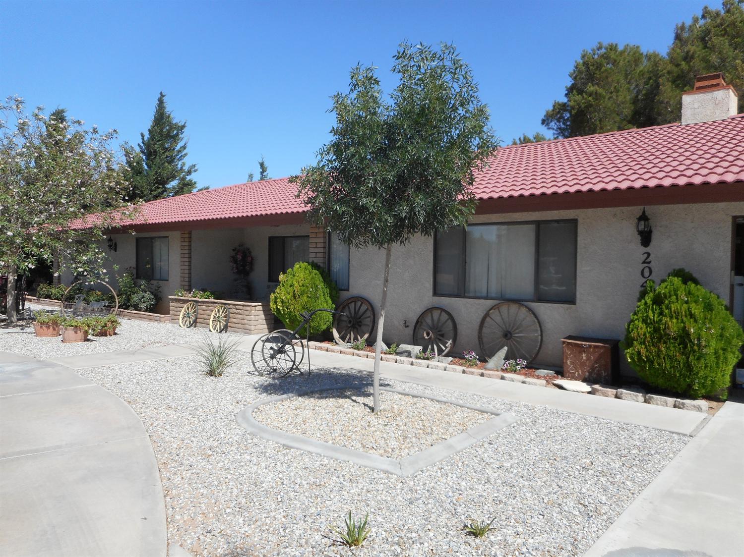 Undisclosed, Apple Valley, CA 92308 photo 2