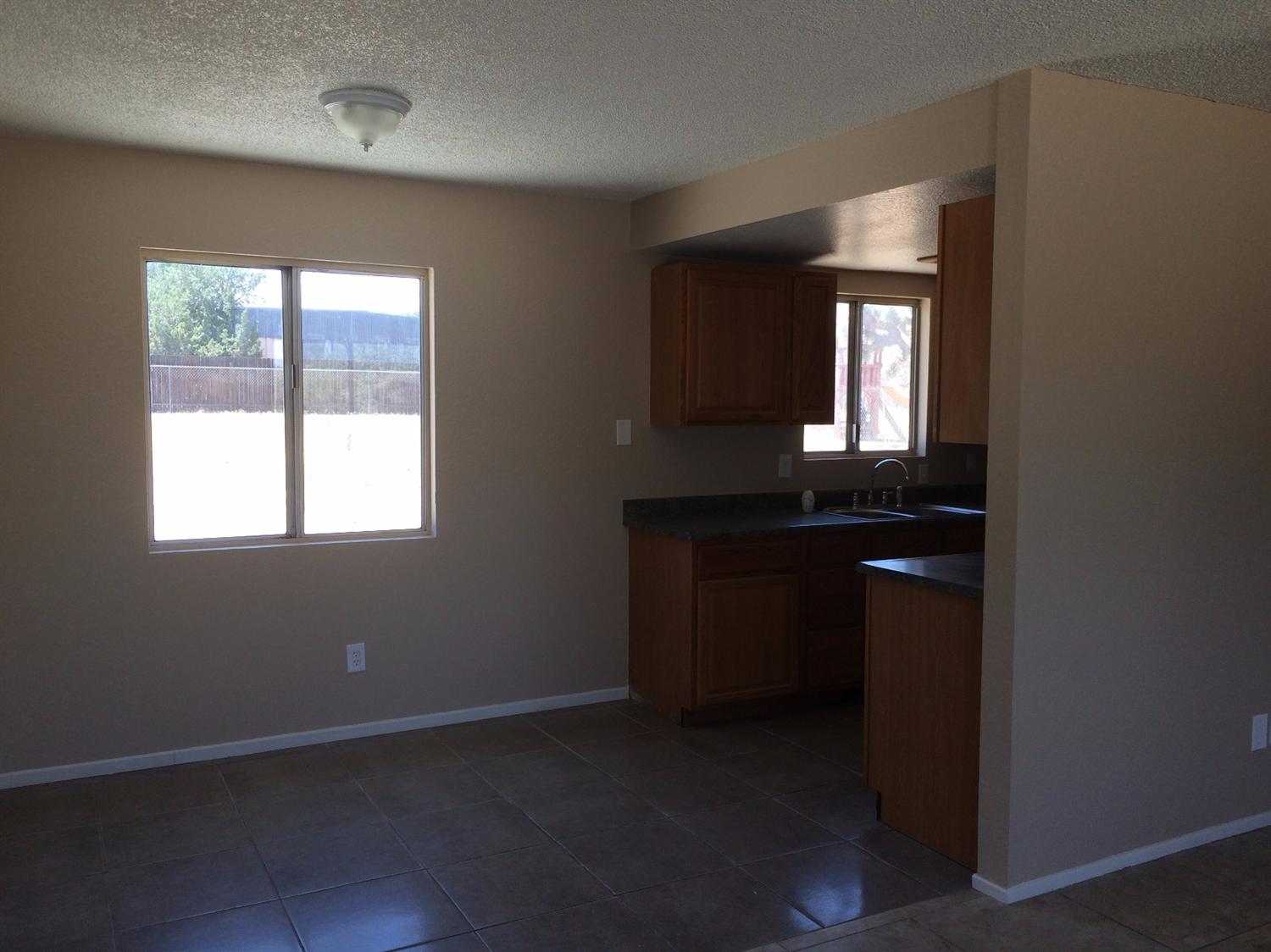 7864 Victor Ave, Hesperia, CA 92345 photo 3