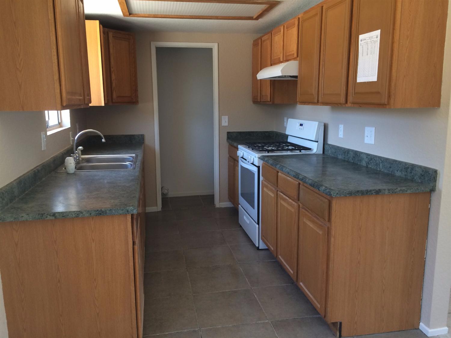 7864 Victor Ave, Hesperia, CA 92345 photo 4
