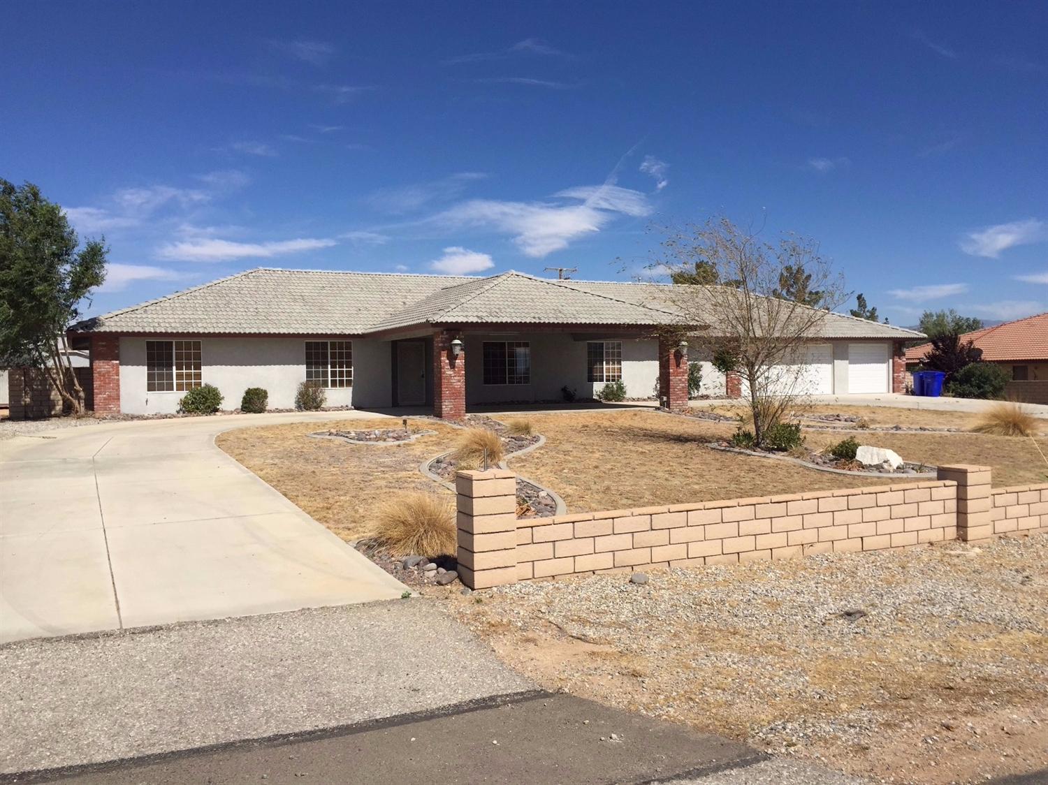 13483 Cronese Rd, Apple Valley, CA 92308 photo 2