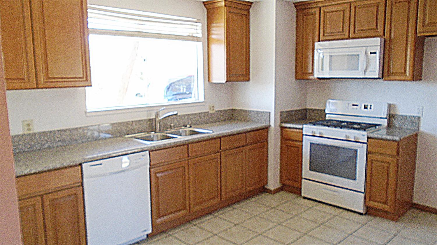 Undisclosed, Apple Valley, CA 92307 photo 10