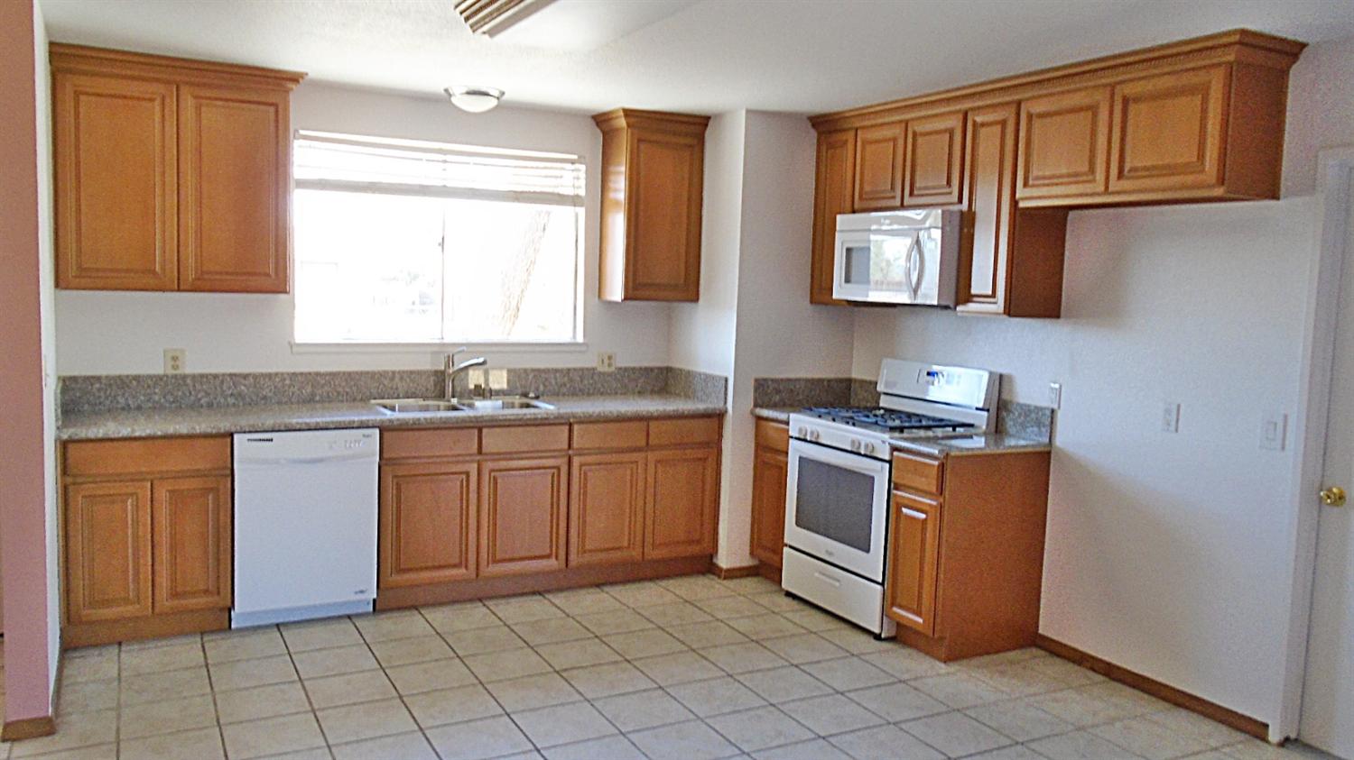 Undisclosed, Apple Valley, CA 92307 photo 4