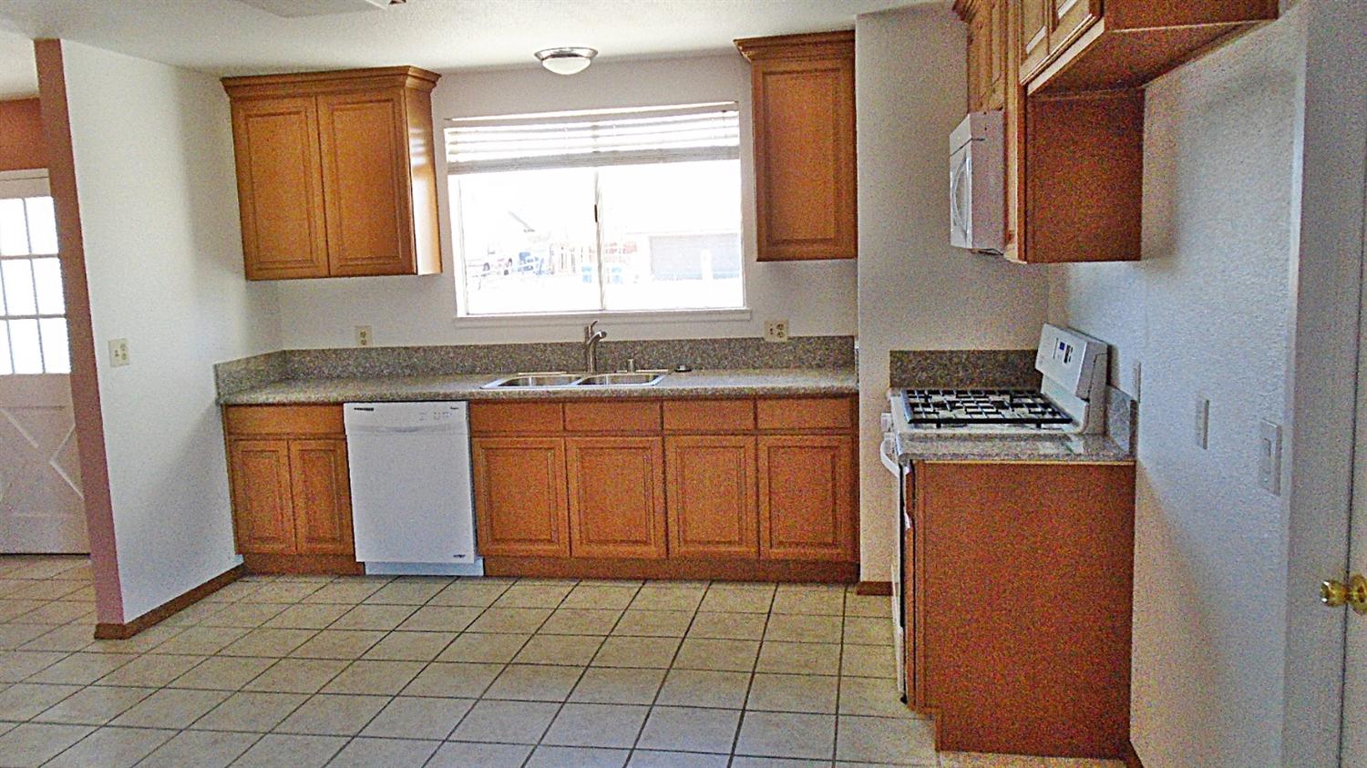 Undisclosed, Apple Valley, CA 92307 photo 3