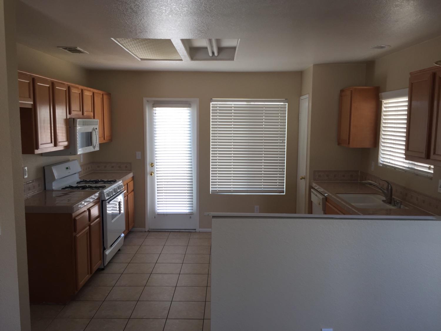 11818 Stockton St, Adelanto, CA 92301 photo 5