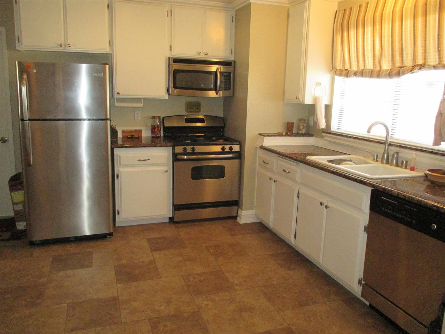 17840 Bascom St, Hesperia, CA 92345 photo 3