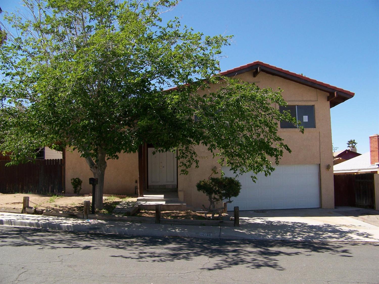 2036 Princeton Dr, Barstow, CA 92311 photo 1