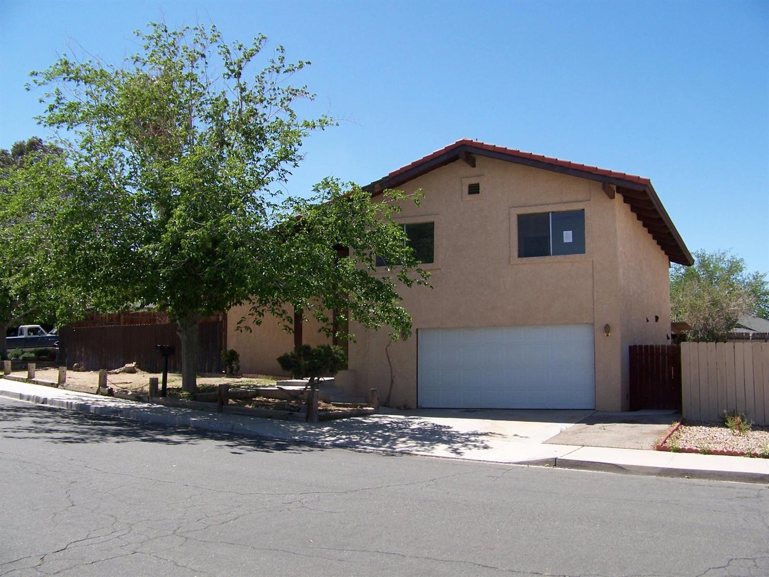 2036 Princeton Dr, Barstow, CA 92311 photo 2