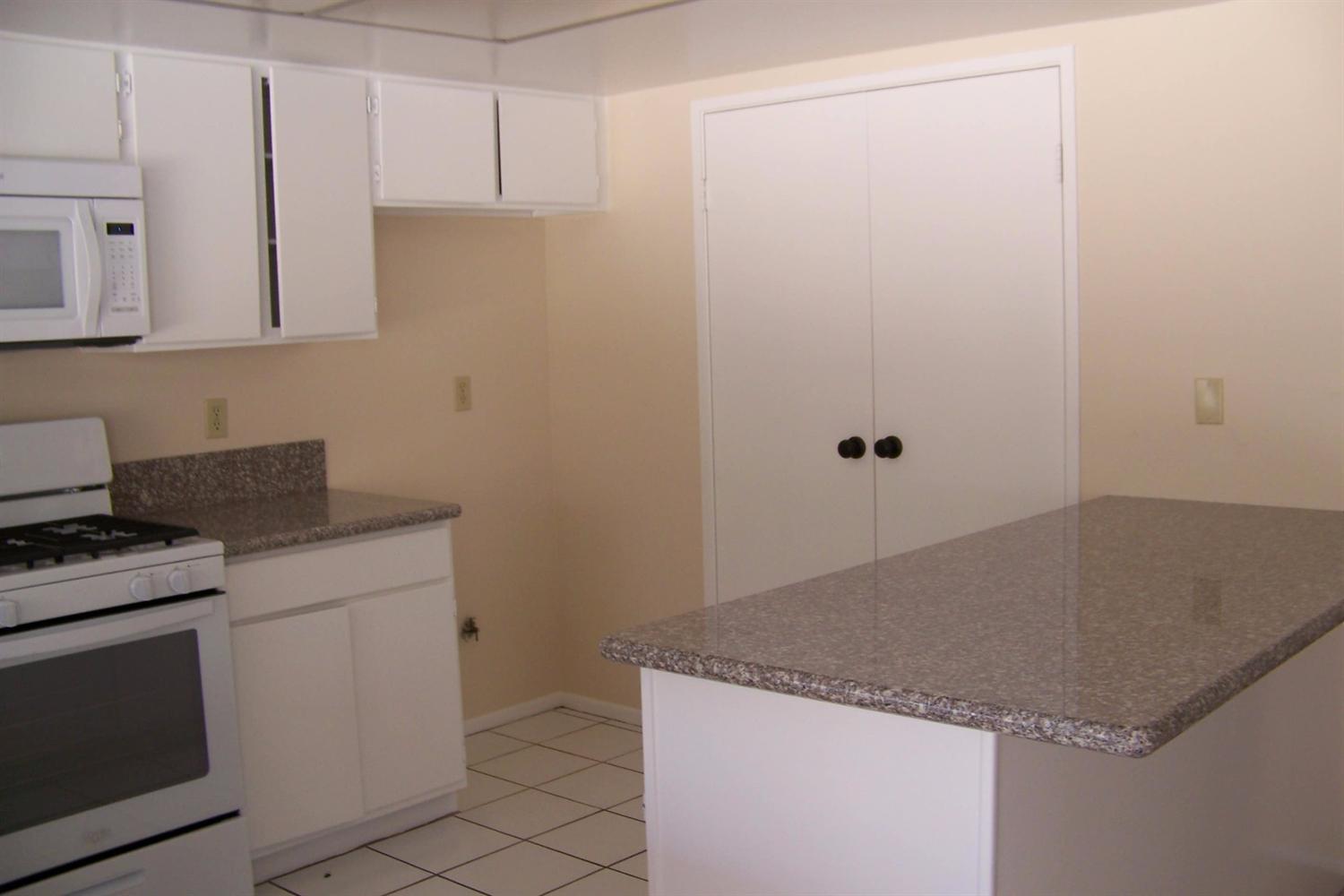 2036 Princeton Dr, Barstow, CA 92311 photo 12