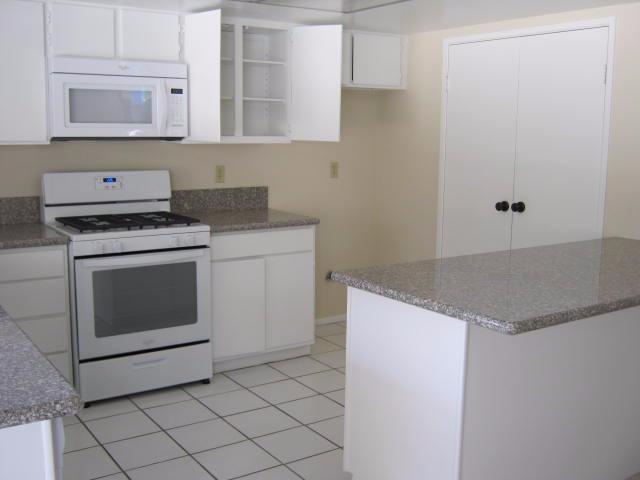 2036 Princeton Dr, Barstow, CA 92311 photo 14
