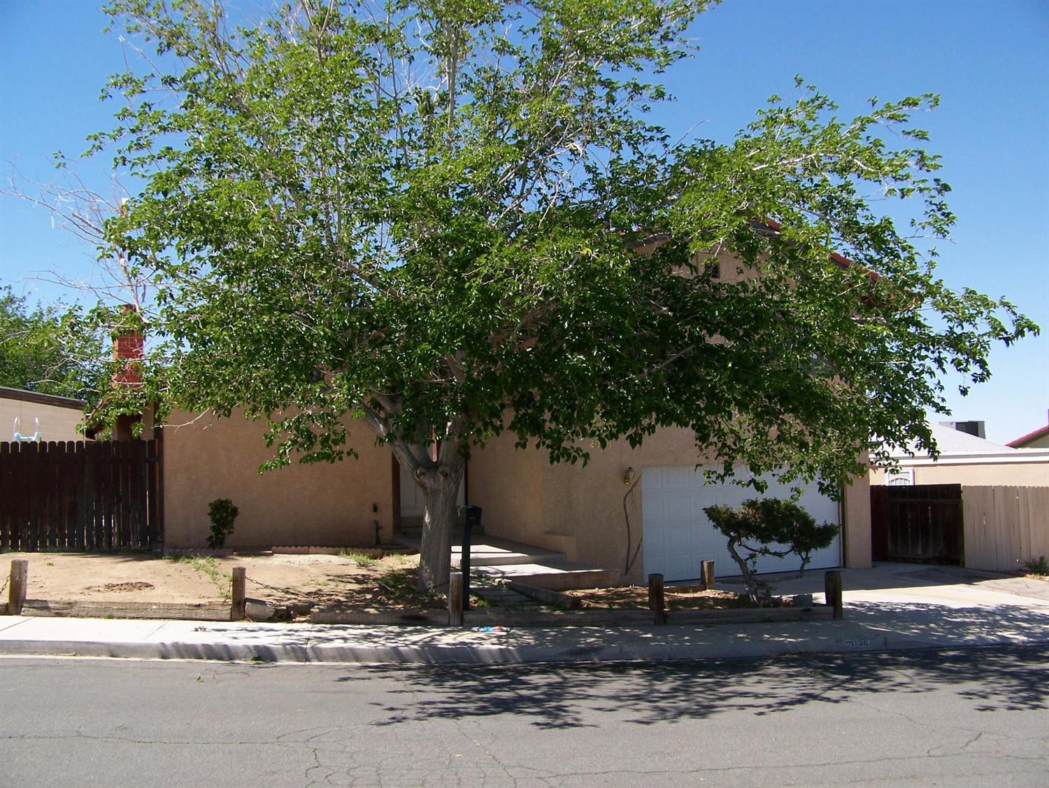 2036 Princeton Dr, Barstow, CA 92311 photo 3
