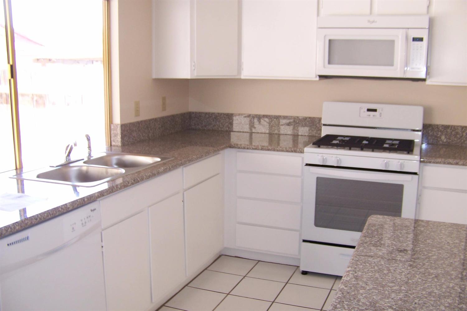 2036 Princeton Dr, Barstow, CA 92311 photo 11