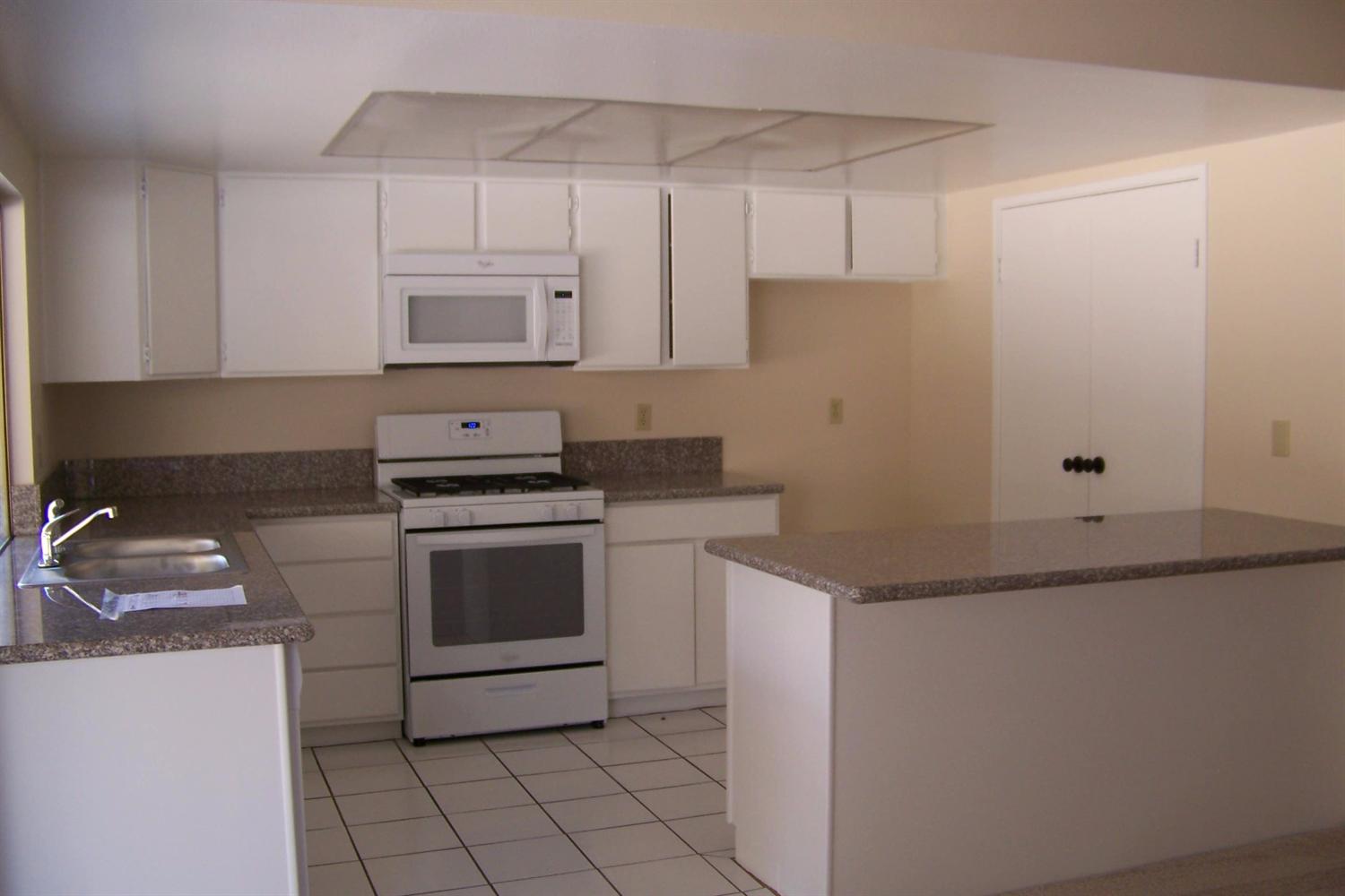 2036 Princeton Dr, Barstow, CA 92311 photo 9