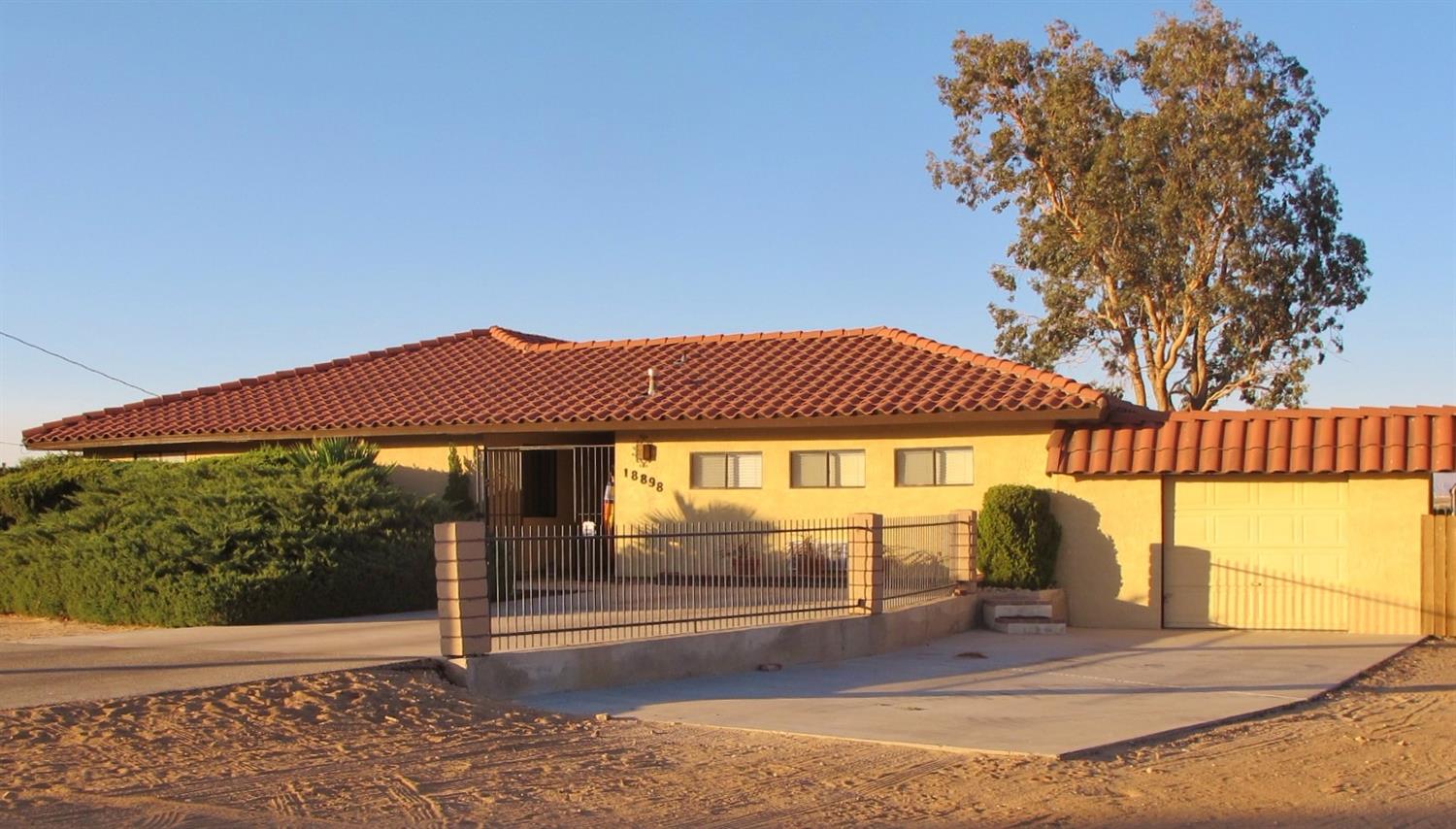 18898 Valencia Ct, Hesperia, CA 92345 photo 1