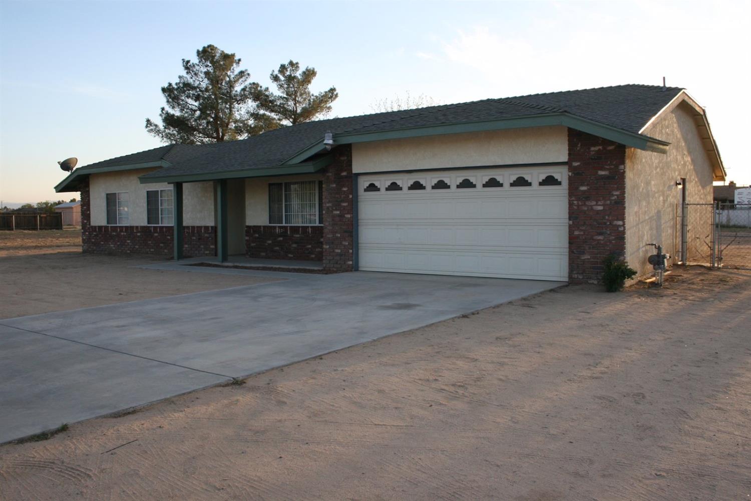 12578 Algonquin Rd, Apple Valley, CA 92308 photo 1