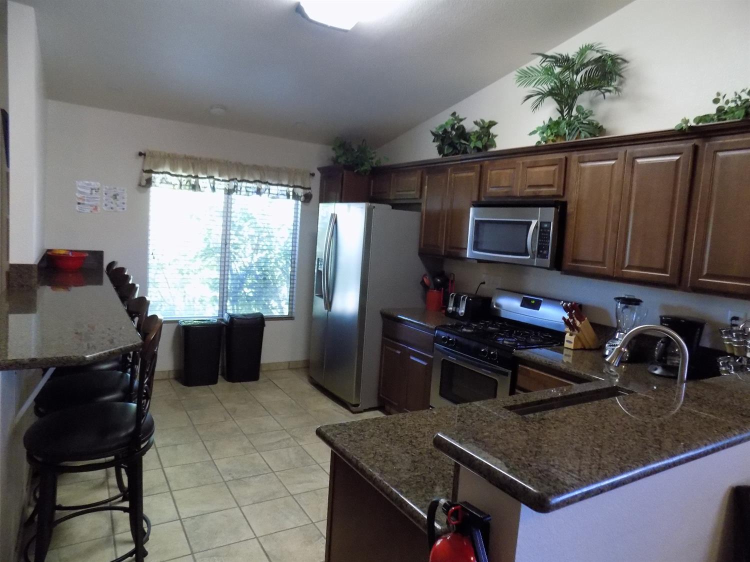 14335 Duke Ct, Adelanto, CA 92301 photo 8