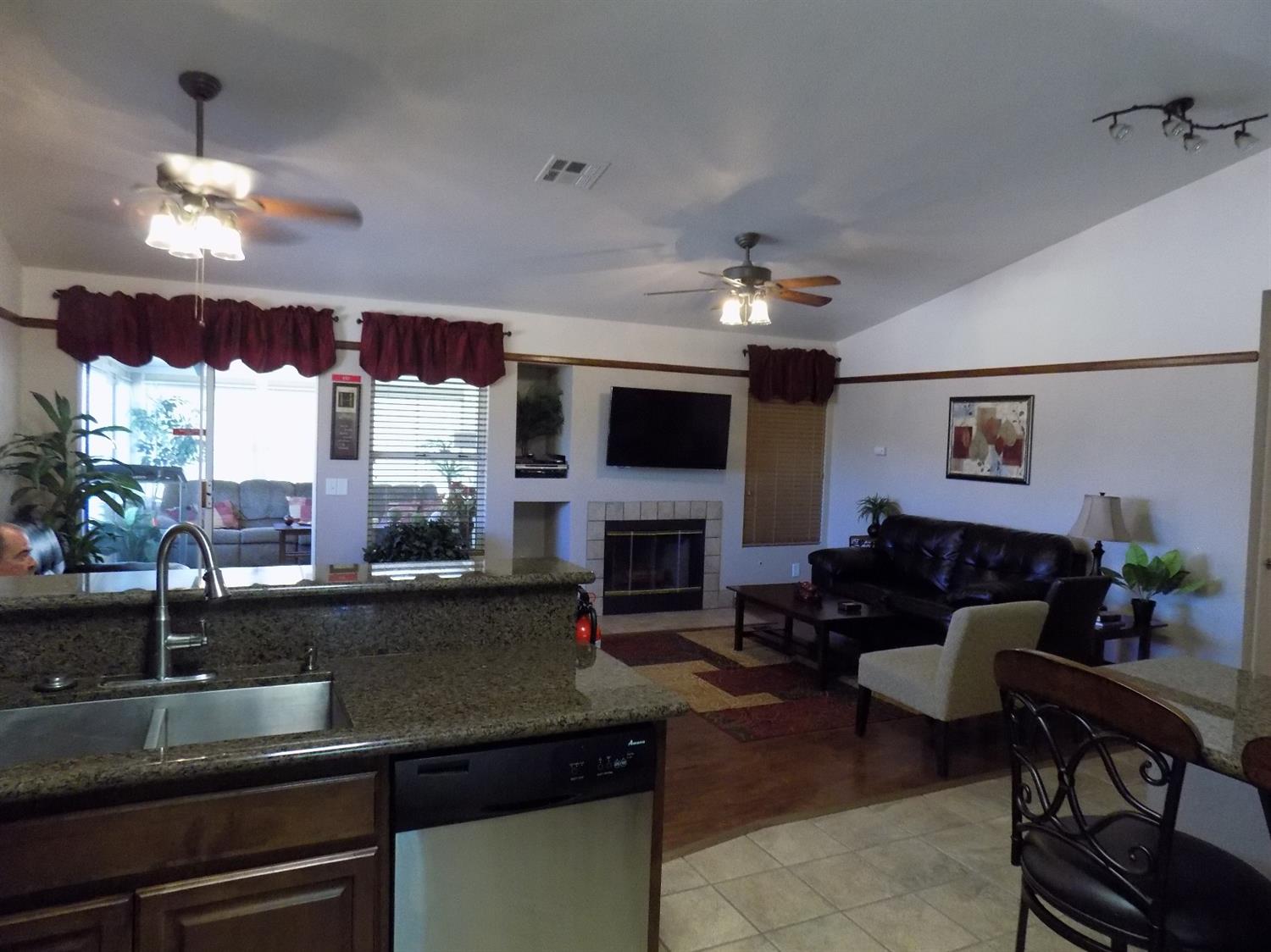 14335 Duke Ct, Adelanto, CA 92301 photo 7