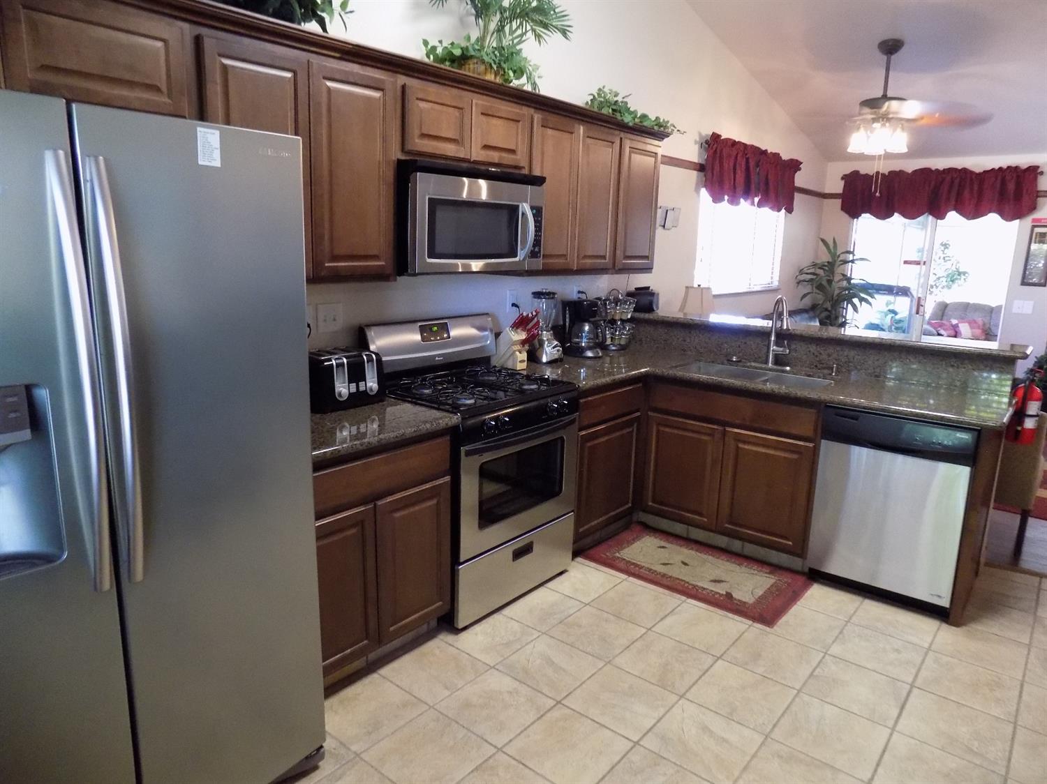 14335 Duke Ct, Adelanto, CA 92301 photo 9