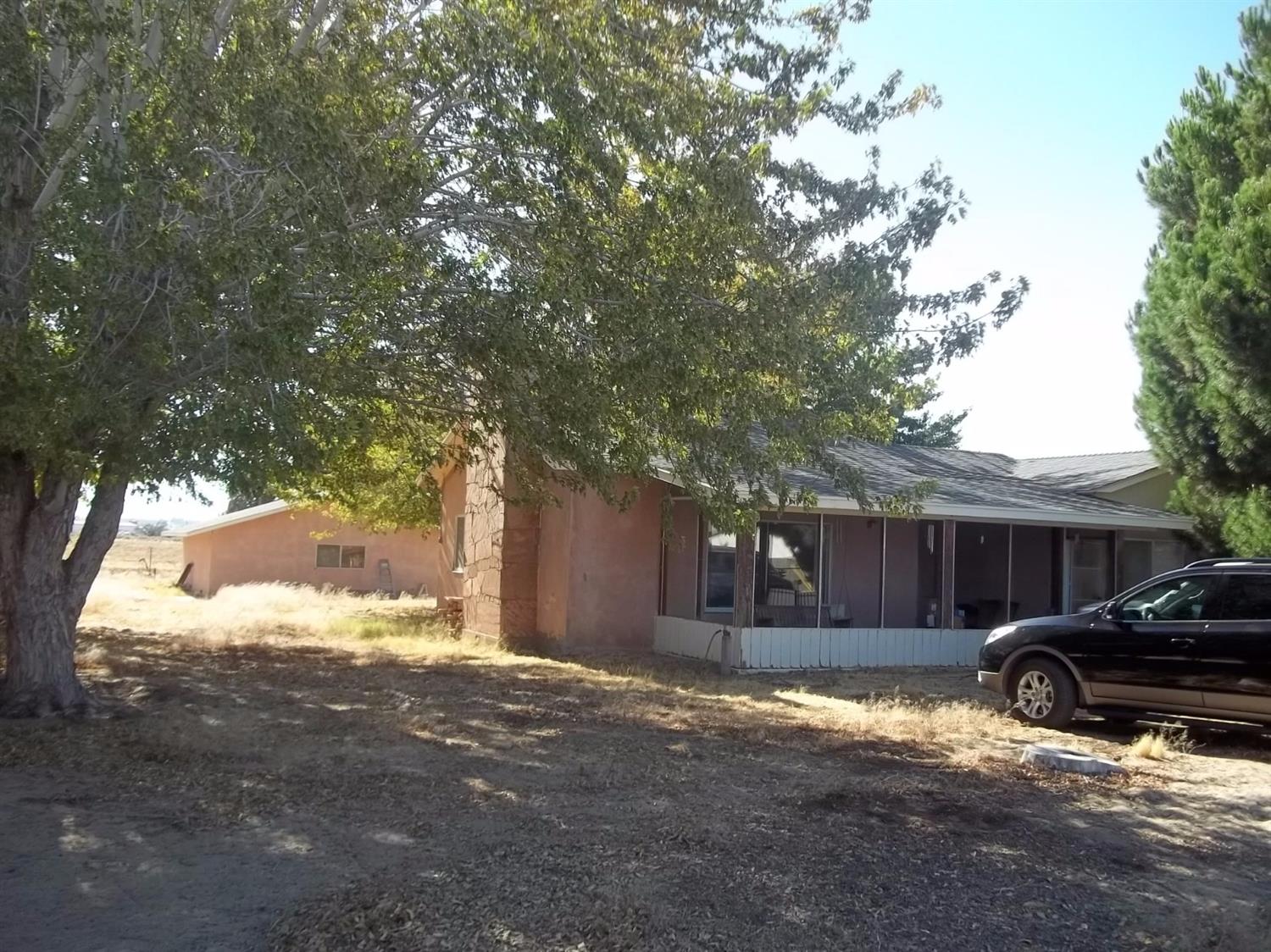 19661 Locust Ln, Apple Valley, CA 92308 photo 2
