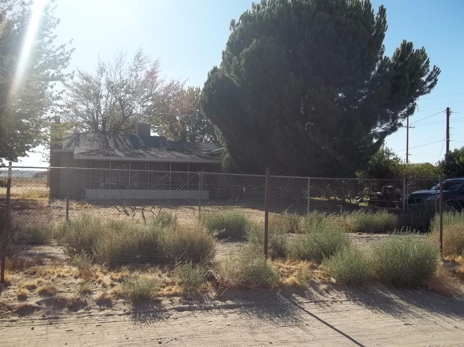 19661 Locust Ln, Apple Valley, CA 92308 photo 1