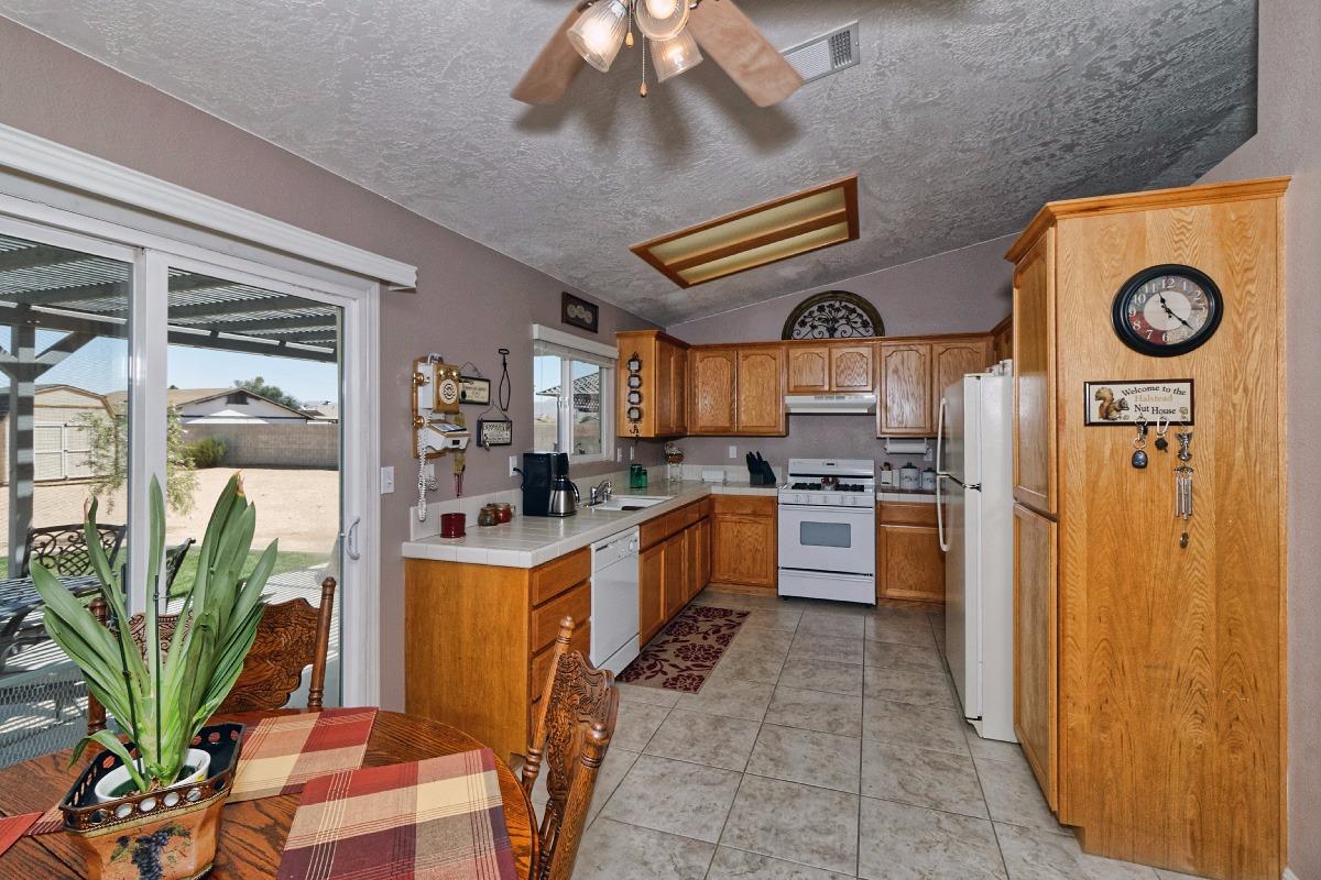 22322 Minnetonka Rd, Apple Valley, CA 92308 photo 24