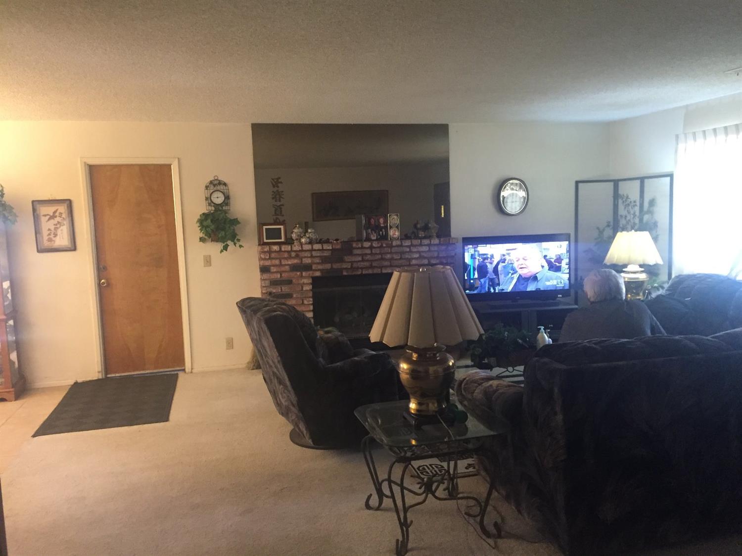 12592 Red Wing Rd, Apple Valley, CA 92308 photo 2