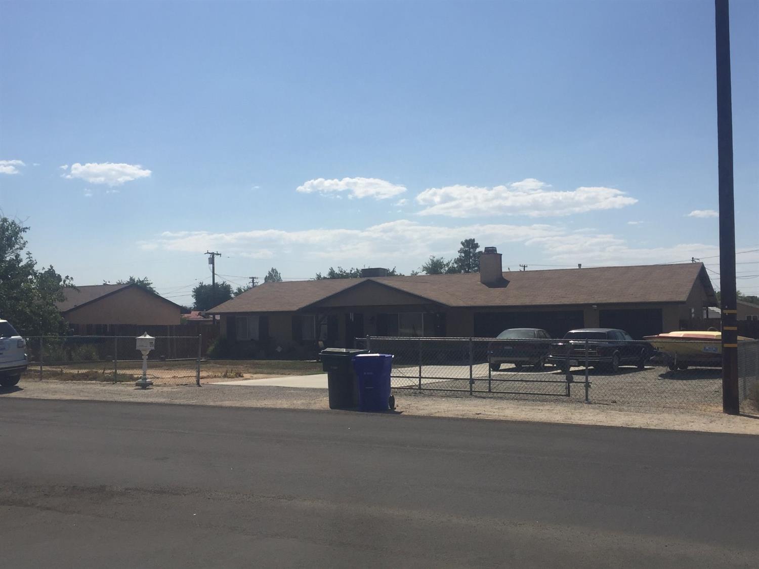 12592 Red Wing Rd, Apple Valley, CA 92308 photo 1