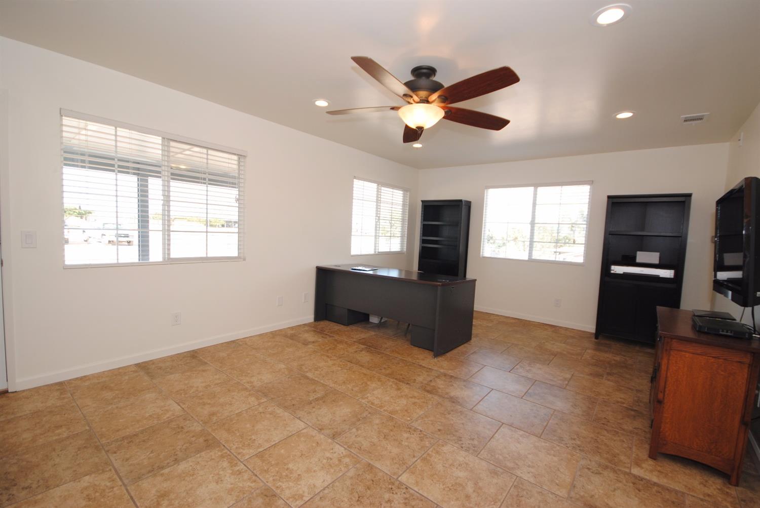 18564 Lemon St, Hesperia, CA 92345 photo 22