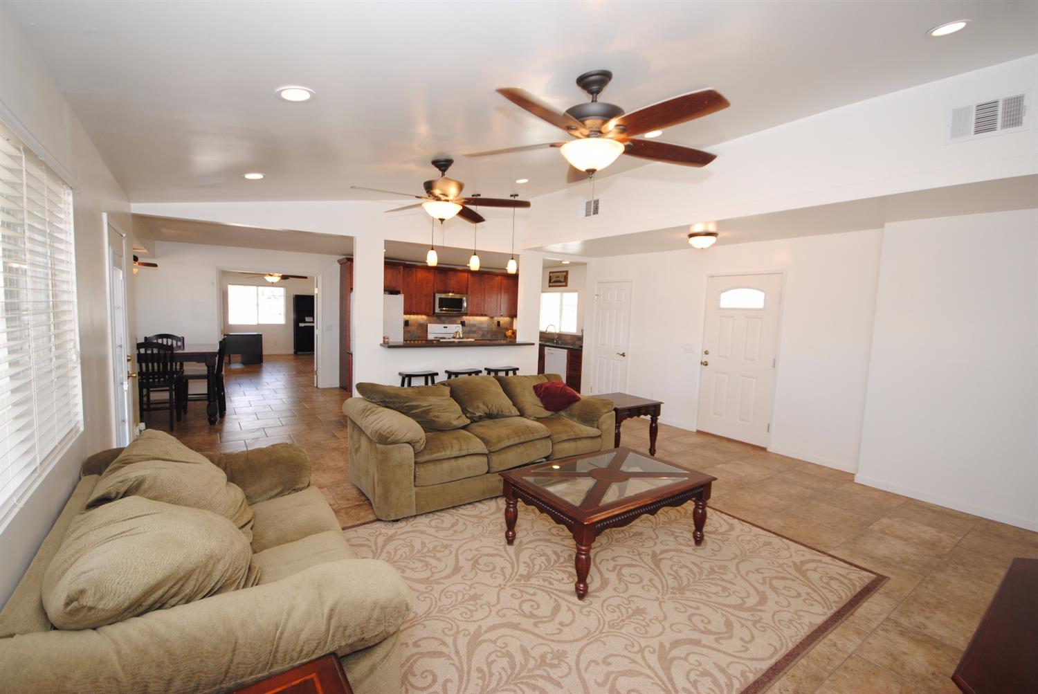 18564 Lemon St, Hesperia, CA 92345 photo 9