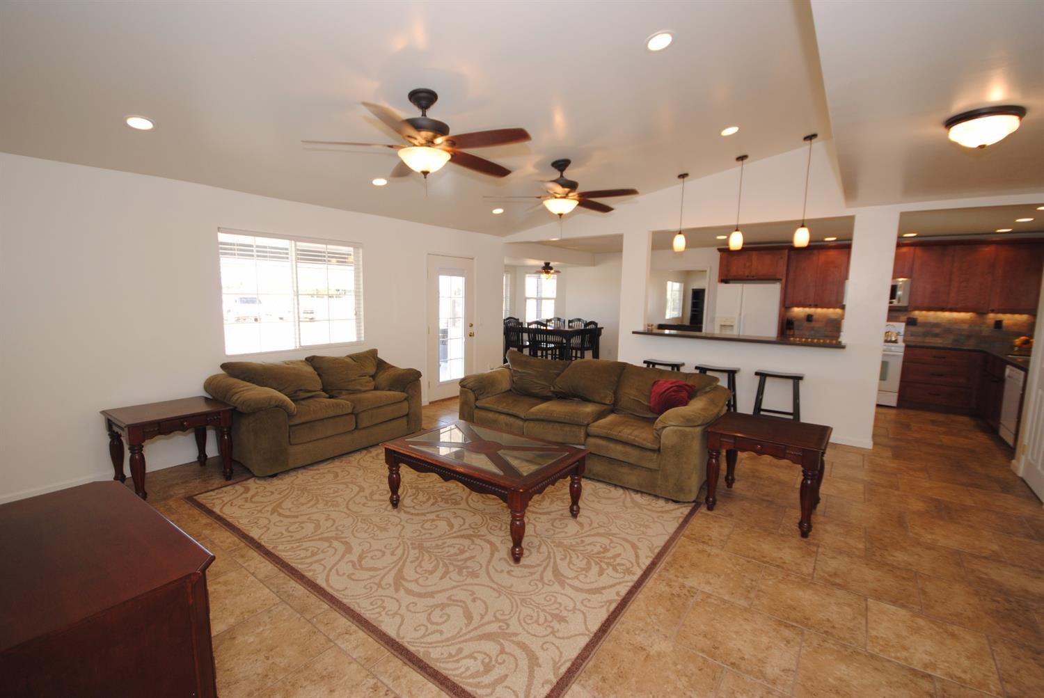 18564 Lemon St, Hesperia, CA 92345 photo 8