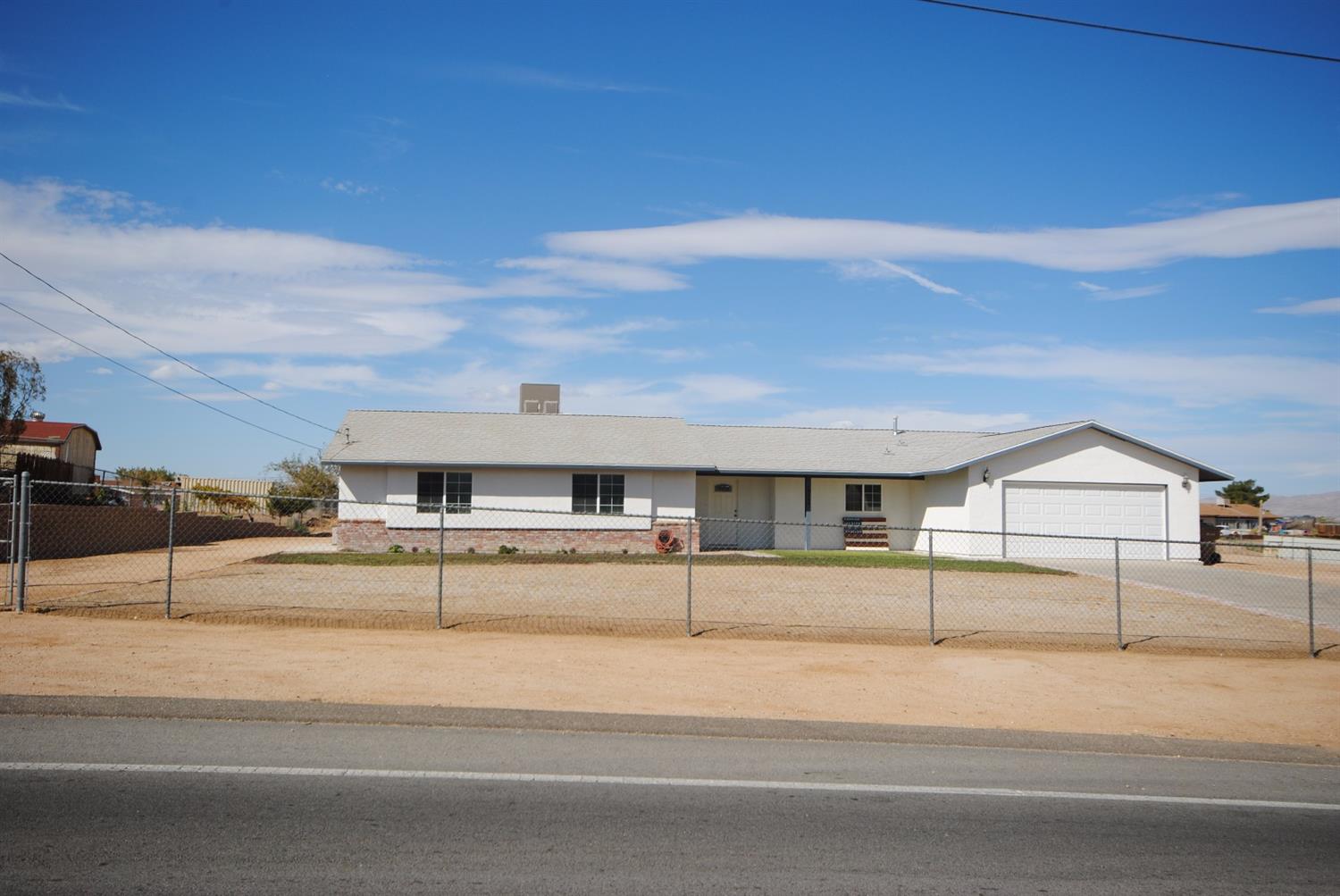 18564 Lemon St, Hesperia, CA 92345 photo 1