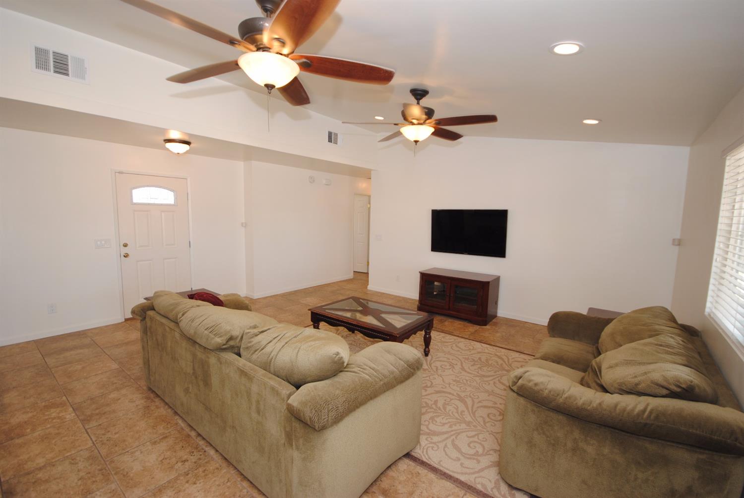 18564 Lemon St, Hesperia, CA 92345 photo 5
