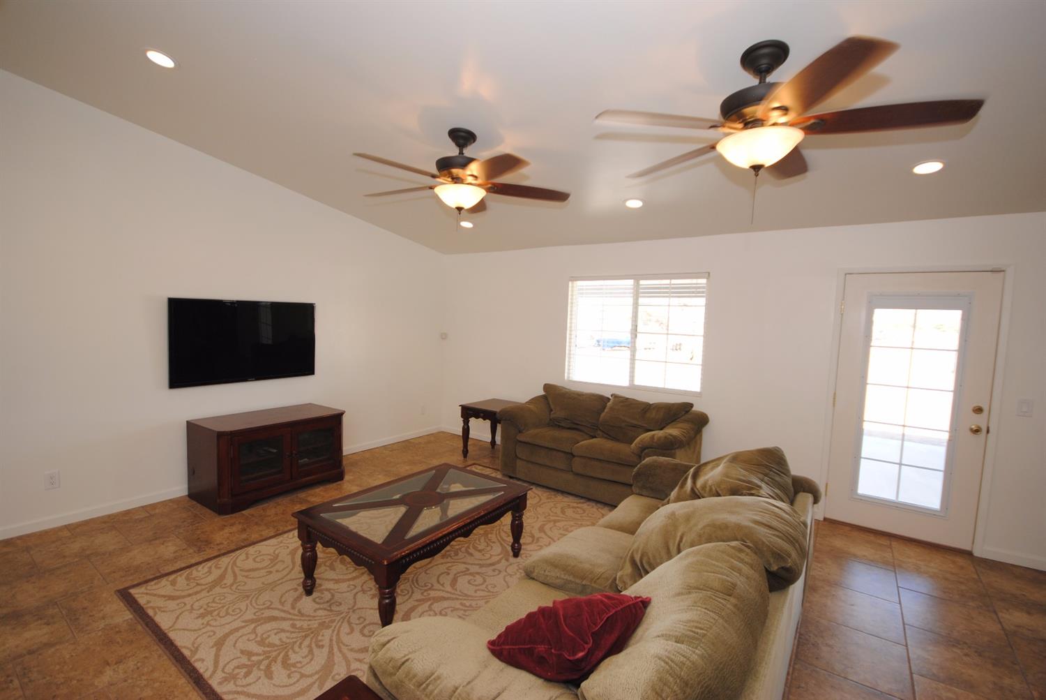 18564 Lemon St, Hesperia, CA 92345 photo 6
