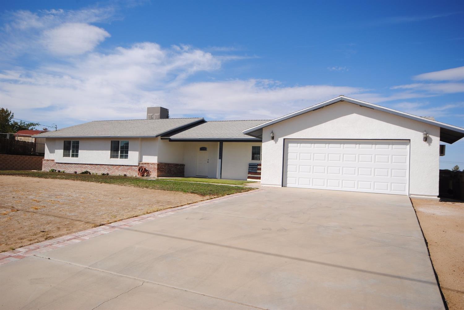 18564 Lemon St, Hesperia, CA 92345 photo 2