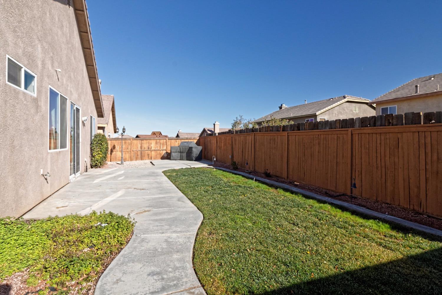 8719 San Jacinto Ave, Hesperia, CA 92344 photo 6