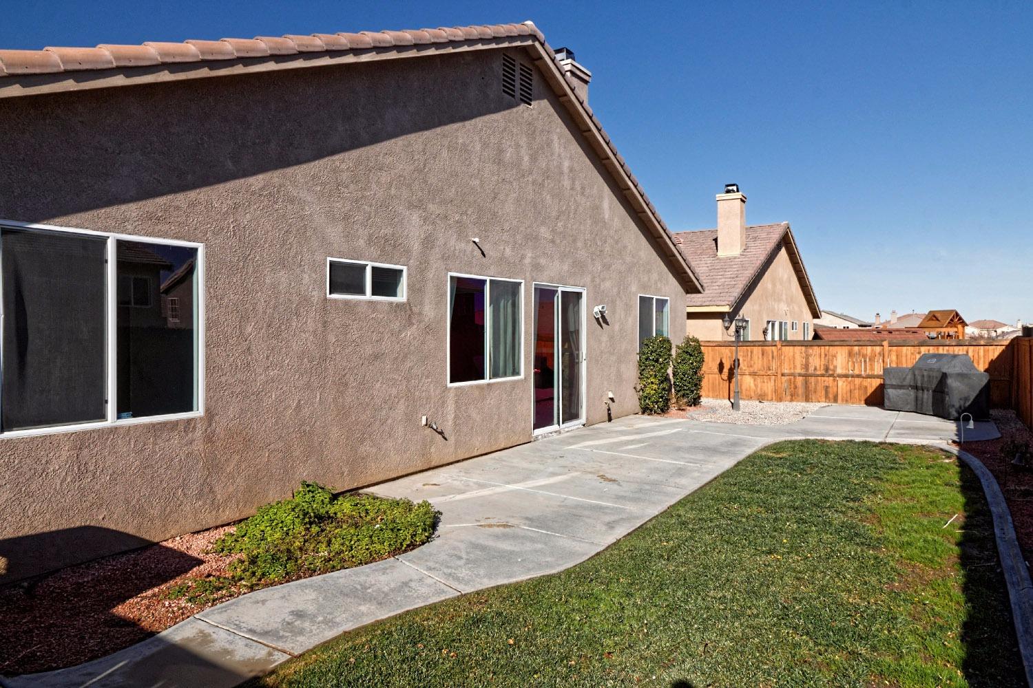 8719 San Jacinto Ave, Hesperia, CA 92344 photo 7