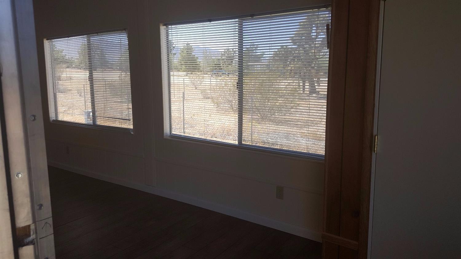 3925 Sierra Rd, Phelan, CA 92371 photo 3