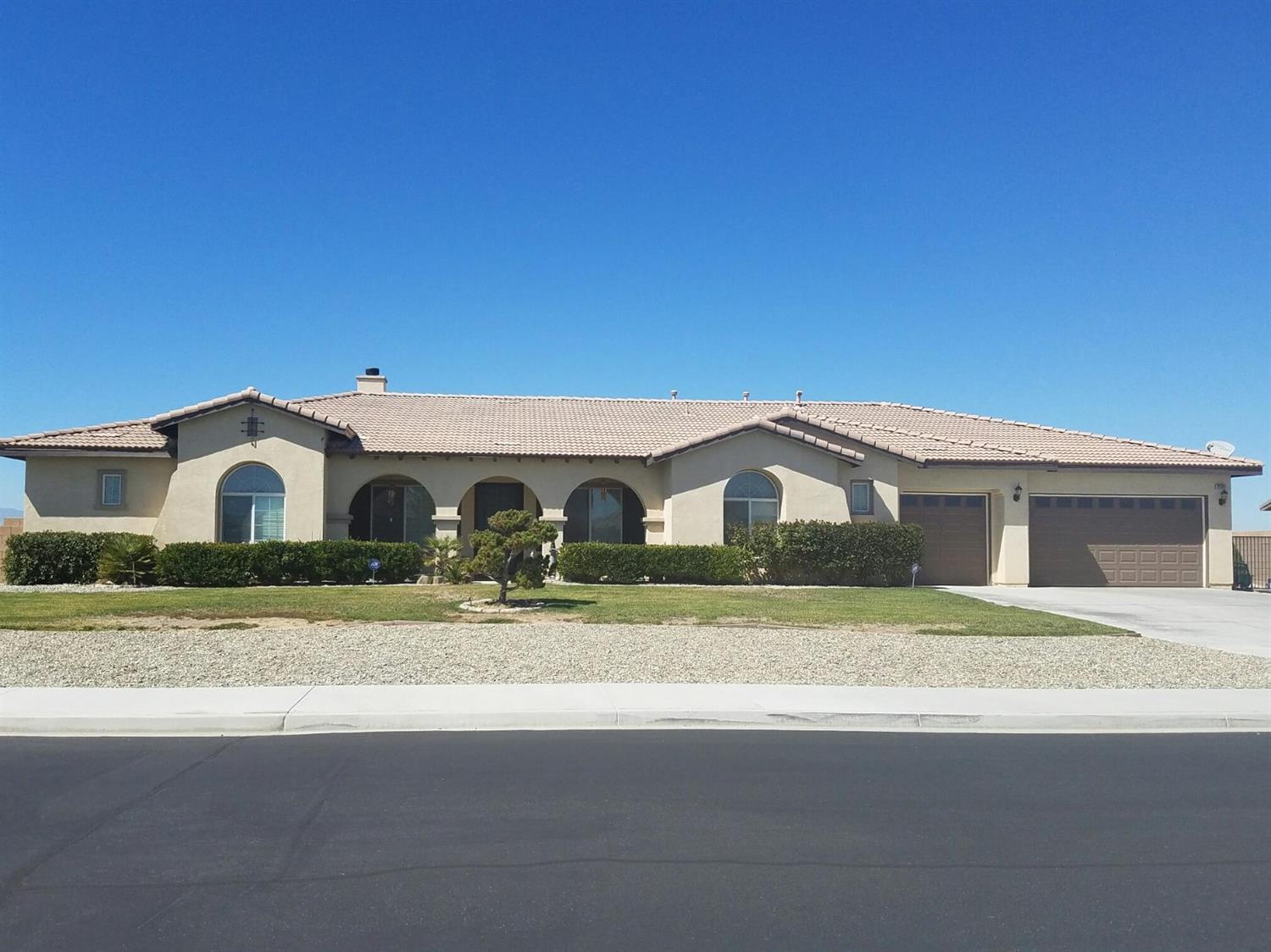12324 Braeburn Rd, Apple Valley, CA 92308 photo 1