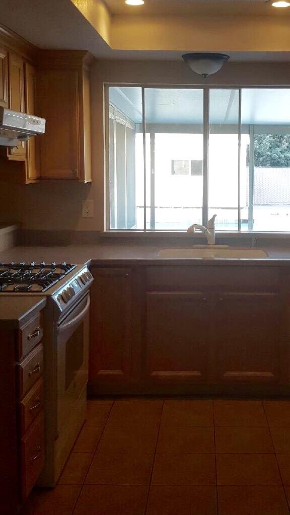 16278 Willow St, Hesperia, CA 92345 photo 2