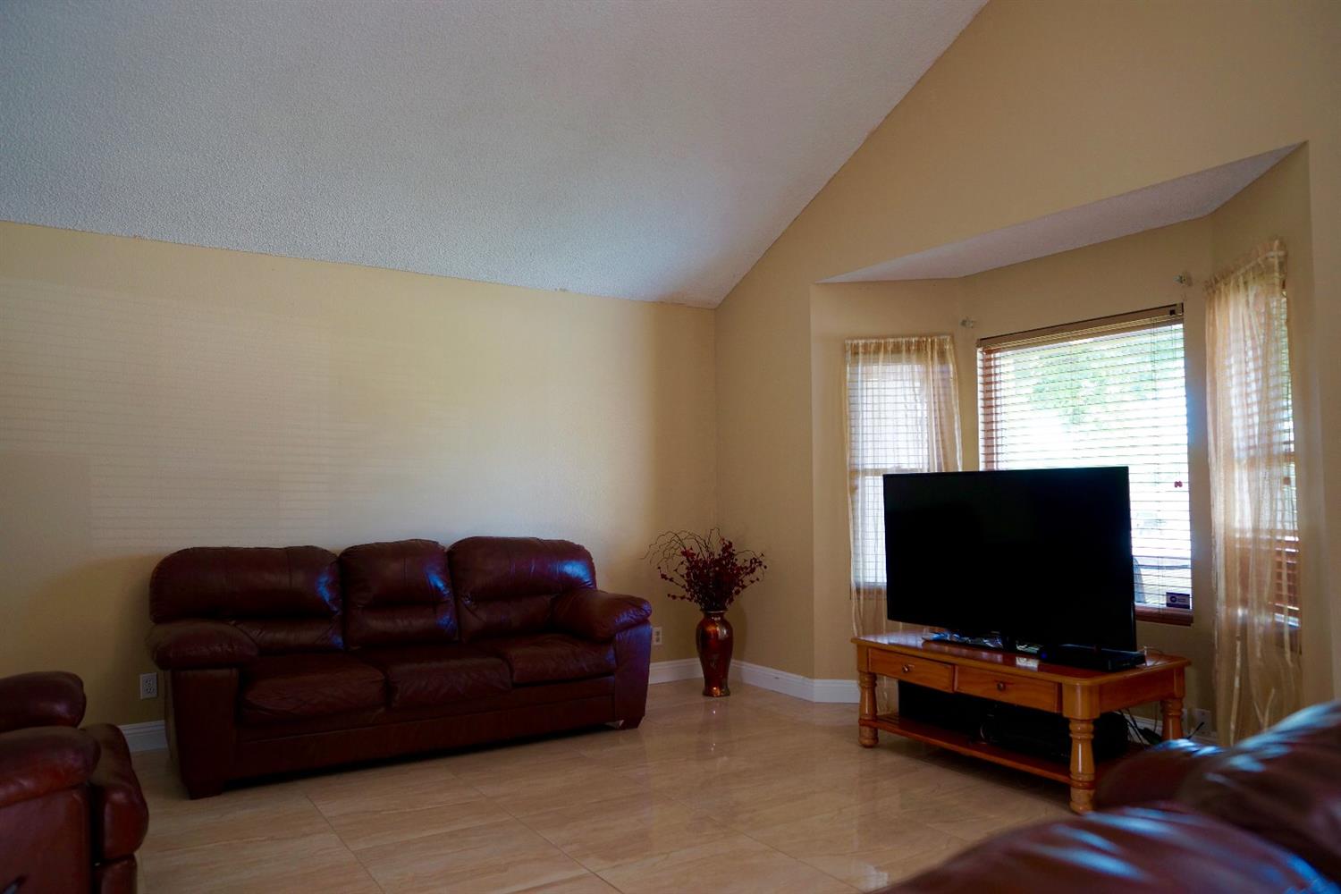 Undisclosed, Rialto, CA 92376 photo 6