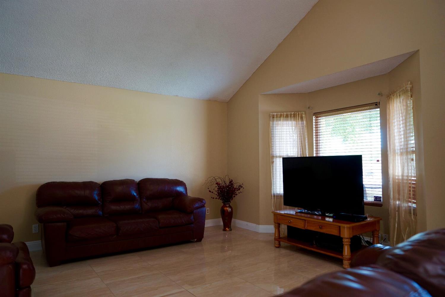 Undisclosed, Rialto, CA 92376 photo 5